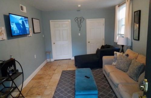 Seventh Ward Apartment | Cozy 2-bedroom unit in beautiful New Orleans with WiFi, AC