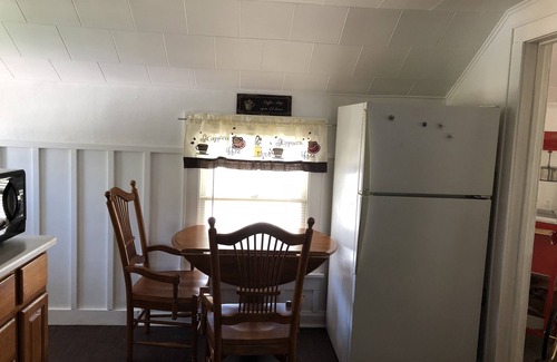 Racine Apartment | Cozy 2 bedroom upper- Racine WI