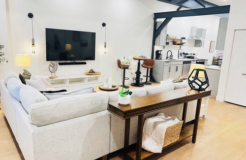 Colorado Springs House | Cozy 2-bedroom house with Hot Tub in charming Colorado Springs