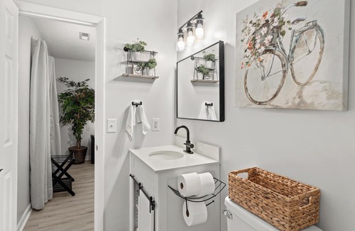North Charleston Condo | Cozy 2-bedroom condo in North Charleston, close to downtown and beaches.