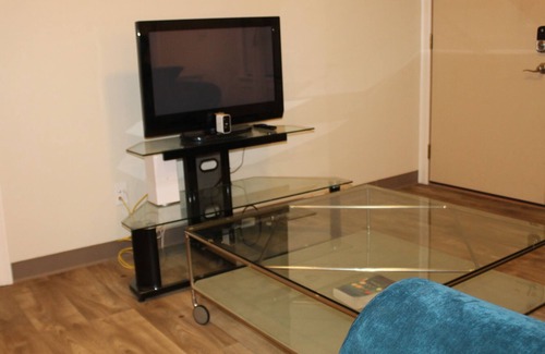Providence House | Cozy 2 Bedroom Apartment in Providence | Refresh in a Luxe King Bed