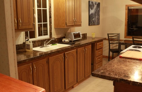 Wofford Heights Cabin | Cozy 2-bedroom cabin with spectacular endless view of lake Isabella. Hot tub.