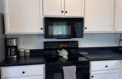 Kedron House | Cozy 2-bedroom vacation home, 15-minute drive to Spring Hill