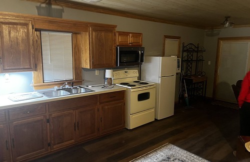 Barryton Cabin | Cozy 2-bedroom waterfront cabin with AC and WiFi in pleasant Barryton