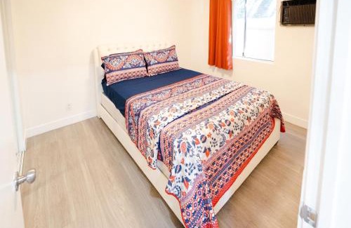 Wilshire Apartment | Cozy 2-Bedroom with 1-Bathroom Ideal for Small group in Koretown