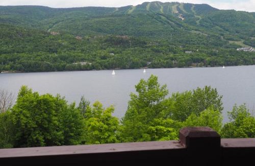 Mont-Tremblant Apartment | Cozy 2 bedrooms condo with stunning Mont Tremblant mountain and lakeview
