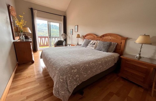 Mont-Tremblant Apartment | Cozy 2 bedrooms condo with stunning Mont Tremblant mountain and lakeview