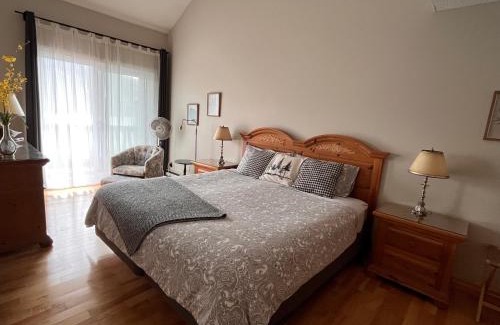 Mont-Tremblant Apartment | Cozy 2 bedrooms condo with stunning Mont Tremblant mountain and lakeview