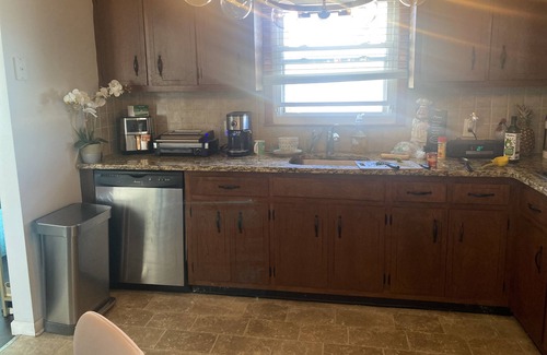 Elmwood Park Apartment | Cozy 2 bedrooms, eat in kit. ,balcony..