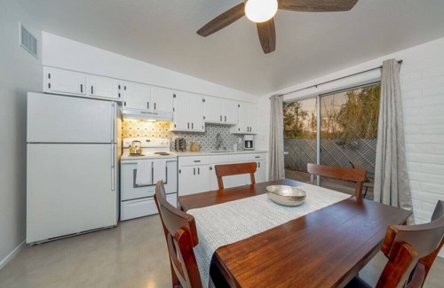St. Francis Cabrini Apartment | Cozy/2 BR 1 BA/Remodeled/Central/Spotless