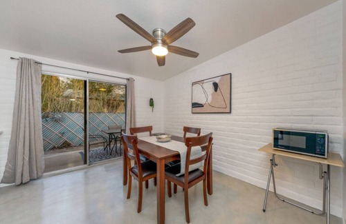 St. Francis Cabrini Apartment | Cozy/2 BR 1 BA/Remodeled/Central/Spotless