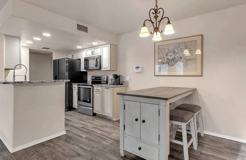 Fountain Hills Apartment | Cozy 2-BR apartment in charming Fountain Hills & gorgeous red mountains around