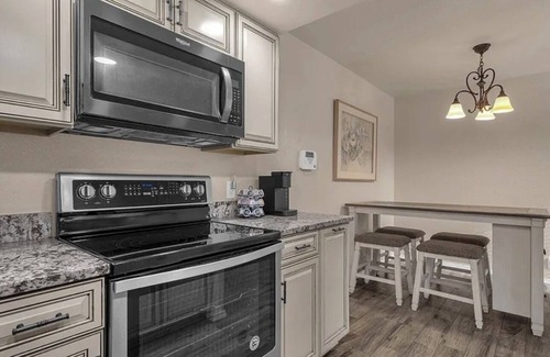 Fountain Hills Apartment | Cozy 2-BR apartment in charming Fountain Hills & gorgeous red mountains around