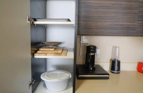 Santa Ana Apartment | Cozy 2-BR Home 10min to Disneyland (Pool+Hot Tub+GYM)