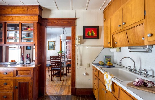 West Saugerties House | Cozy 2 BR house; streamside, close to Woodstock & HITS with waterfall views!