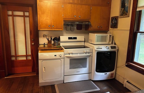 West Saugerties House | Cozy 2 BR house; streamside, close to Woodstock & HITS with waterfall views!