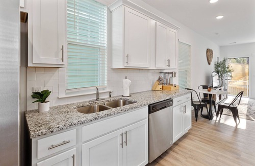 Goose Creek Apartment | Cozy 2 BR Resort Cottage with Pool Access