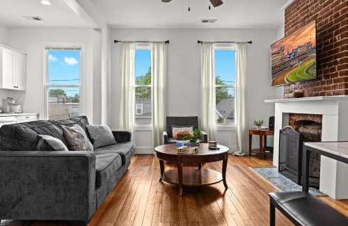 Shelby Park House | Cozy 2-Floor Home 5BR 3BA 2 Kitchens Backyard