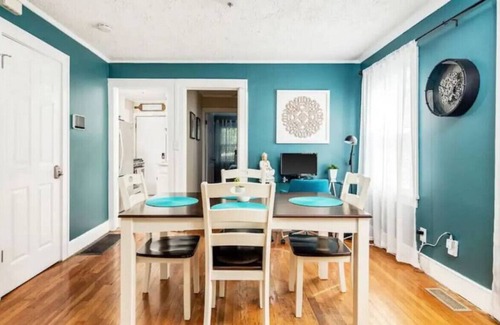 South Hyde Park Apartment | Cozy 2-in-1 Lovely Place