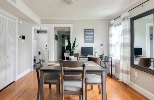 South Hyde Park Apartment | Cozy 2-in-1 Lovely Place
