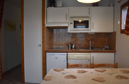 Font-Romeu-Odeillo-Via Apartment | Cozy 2-Room Cabin Apartment with Balcony, Parking, and Modern Amenities in Font-Romeu