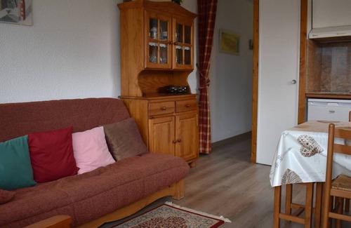 Font-Romeu-Odeillo-Via Apartment | Cozy 2-Room Cabin Apartment with Balcony, Parking, and Modern Amenities in Font-Romeu