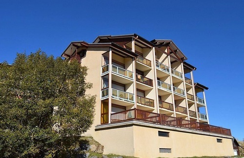 Font-Romeu-Odeillo-Via Apartment | Cozy 2-Room Cabin Apartment with Balcony, Parking, and Modern Amenities in Font-Romeu