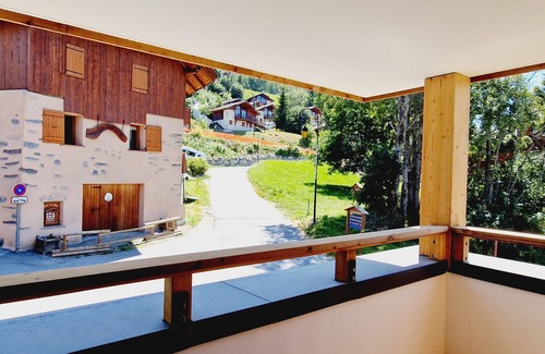 Montalbert Apartment | Cozy 2-room apartment in Plagne Montalbert, close to slopes and shops, with garage and wifi