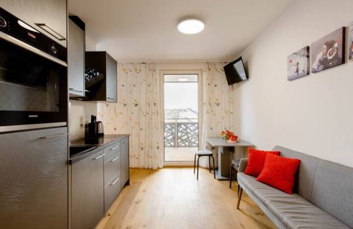 Rudolfsheim-Funfhaus Apartment | Cozy 2 ROOM APARTMENT* BALCONY* PANORAMIC VIEW* NEAR PARK