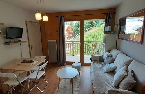 Valfrejus Apartment | Cozy 2-Room Apartment for 4, Near Ski Lift and Shops