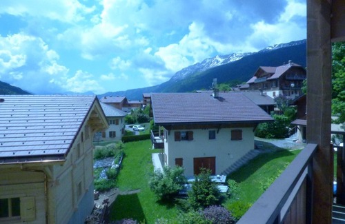 Saint-Jean-de-Sixt Apartment | Cozy 2-Room Apartment with Cabin, Garage & Balcony near Ski Resorts - Sleeps 6