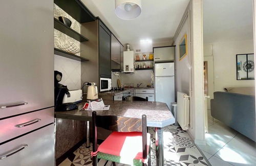 Balaruc-les-Bains Apartment | Cozy 2-Star Apartment Near Thermal Baths, Park, and Beach - Free WiFi and Parking