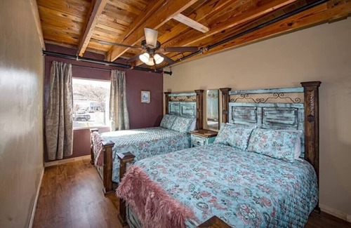 Alpine House | Cozy 202 and View @ Alpine City Place | Hotel and Bar