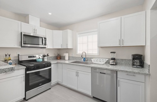 Raisin House | Cozy 2B/1Bth on Peaceful Street