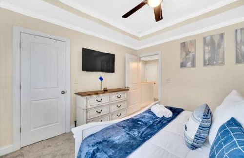 Concord House | Cozy 2B Townhouse King Bed Free Parking TV in BRs