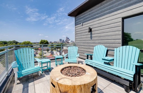 Downtown Des Moines Apartment | Cozy 2B1B w/Coffee, Wi-Fi & Free Parking