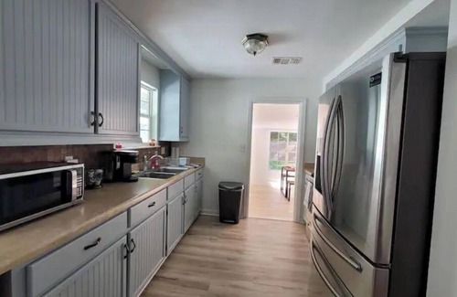 Pensacola Cottage | Cozy 2Bd/1Ba Cottage Minutes to Downtown and NAS!