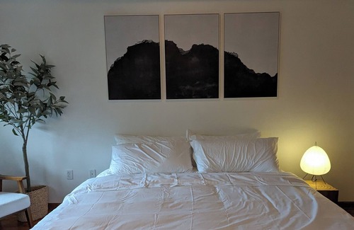 The Village Apartment | Cozy 2BD/1BA in the heart of Downtown JC! Pet Friendly