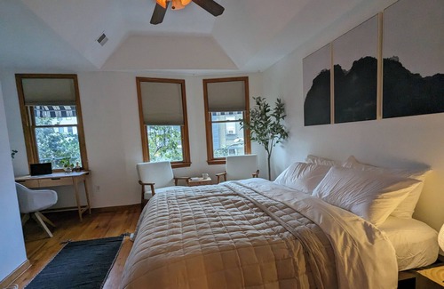 The Village Apartment | Cozy 2BD/1BA in the heart of Downtown JC! Pet Friendly