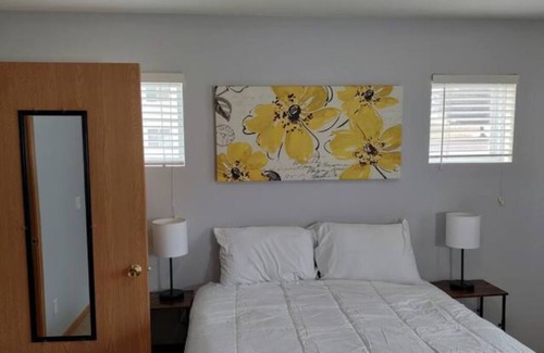 Quad Cities Condo | Cozy 2bd condo with Fireplace in Davenport, IA