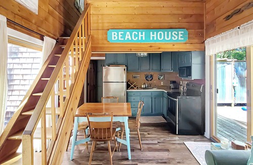 Wellfleet Condo | Cozy 2BD Deck 2 Condo-A/C, Private Deck w/Wooded View, Close to Everything