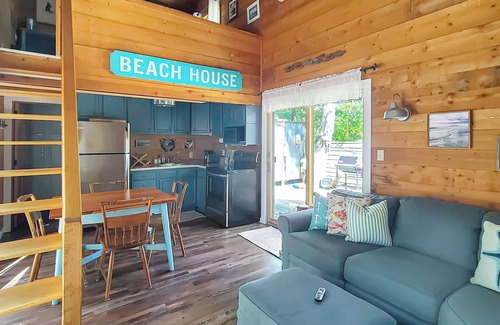 Wellfleet Condo | Cozy 2BD Deck 2 Condo-A/C, Private Deck w/Wooded View, Close to Everything