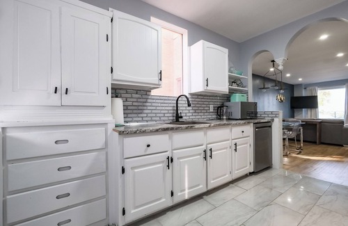 Bridgeview Apartment | Cozy 2bd with beautiful view of Detroit River