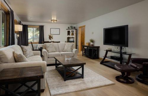 Southwest Bend House | Cozy 2BDR Retreat in Bend for 6