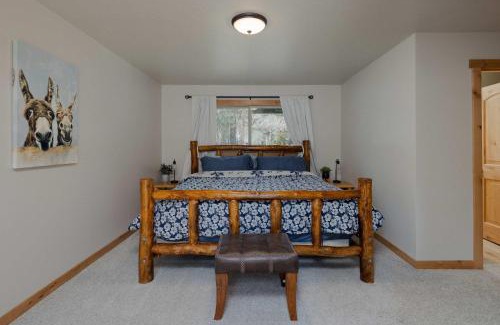 Southwest Bend House | Cozy 2BDR Retreat in Bend for 6