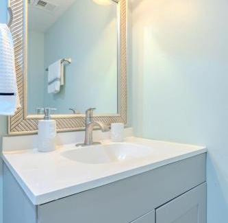 Herndon Apartment | Cozy 2bed bath Private Above Ground First Floor Suite