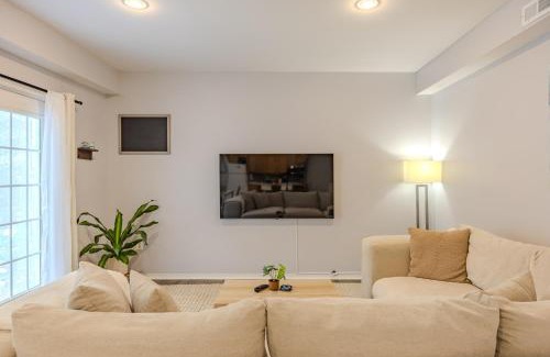 Herndon Apartment | Cozy 2bed bath Private Above Ground First Floor Suite