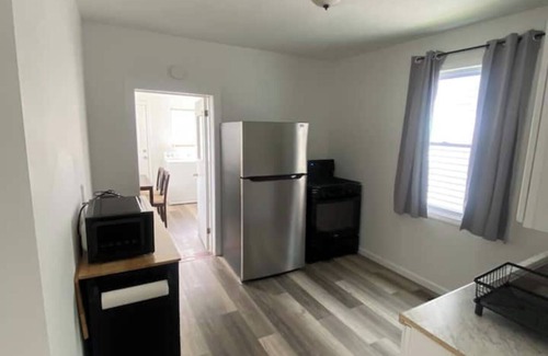 Hamtramck House | Cozy 2Bedroom Modern Retreat