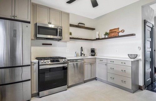 Old Town West House | Cozy 2BR/1BTH Home in Old Town Alexandria! - Walk to Water & Metro!