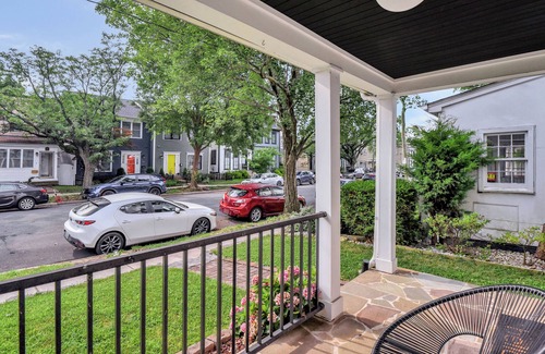 Old Town West House | Cozy 2BR/1BTH Home in Old Town Alexandria! - Walk to Water & Metro!